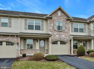 1826 Vista Dr, Mechanicsburg, PA 17055