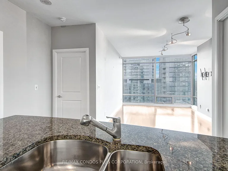 18 Yorkville Ave #2505 — Photo 13