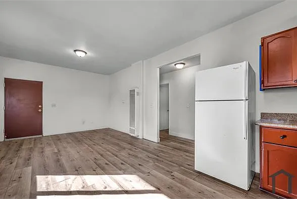 8318 S San Pedro St — Photo 5