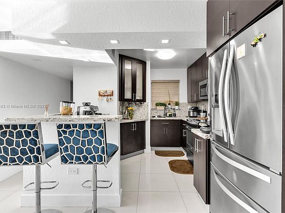 3rd image of 8870 Fontainebleau Blvd APT 206