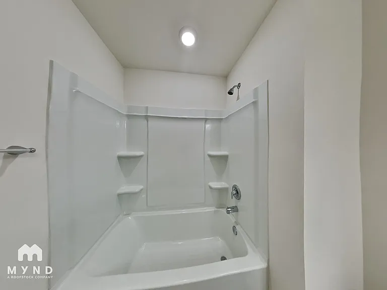 119 Saginaw Ct — Photo 12