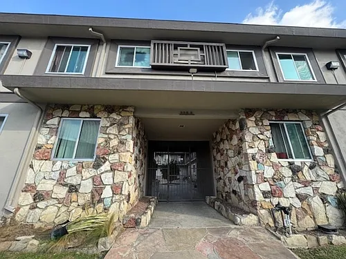 228 S Mariposa Ave Photo 1