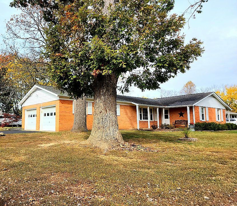 1st image of 200 Walnut Dr