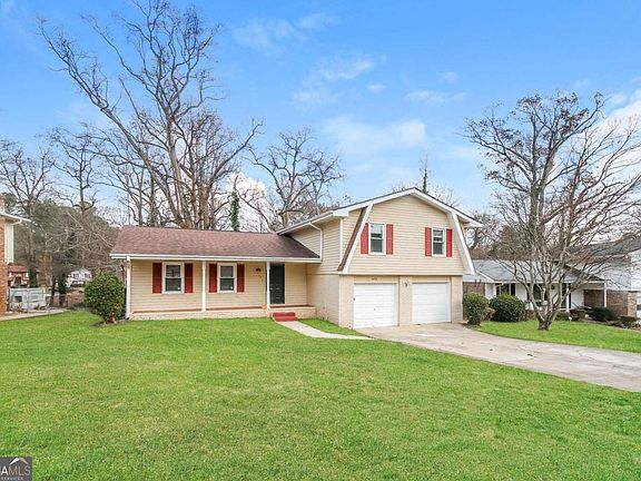 2nd image of 4033 Emerald North Cir