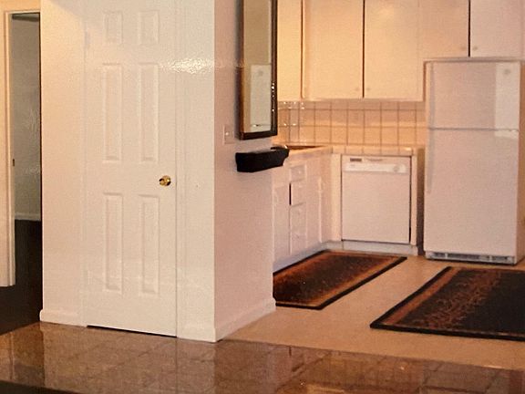 4th image of 676 Begonia Way #3