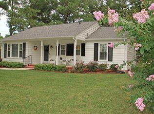 24 N Sioux Rd, Kilmarnock, VA 22482