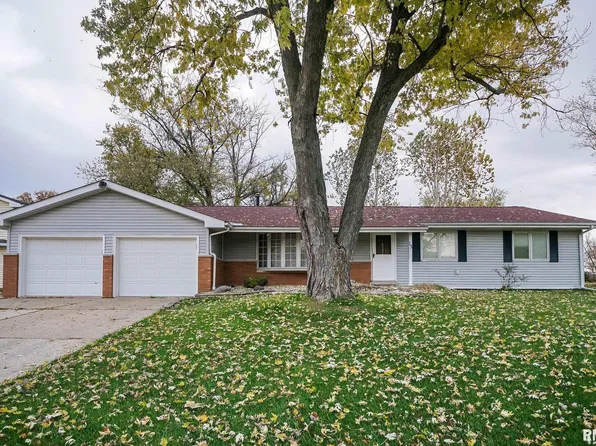 13 Sandalwood Ln, Bartonville, IL 61607