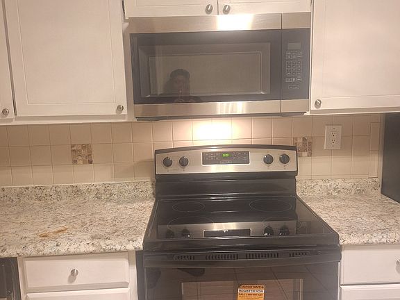 Kitchen. New Stove and Microwave.