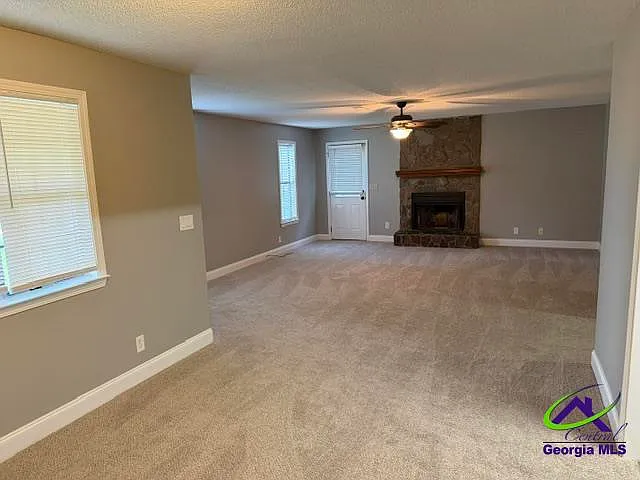 3 bed, 2.0 bath, 1551 sqft, $1,650 — Photo 2