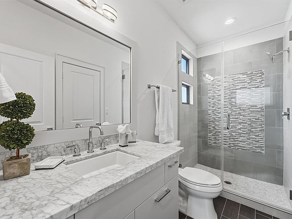 5th image of 5497 Lampasas St
