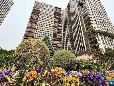 200 Winston Dr APT 1115, Cliffside Park, NJ, 07010