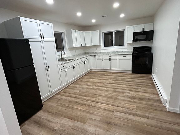 5th image of 879 S Fairview Rd