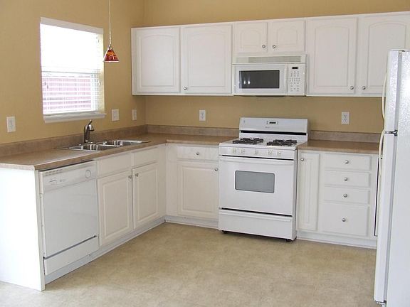 5th image of 1270 Grove Dr