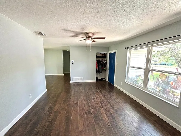 4111 Judivan — Photo 4