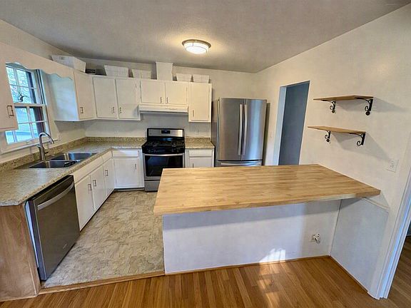 Kitchen (standing in dining)
