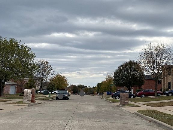5th image of 918 Brooks Dr