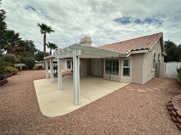 2109 Cedar Hills St — Photo 26