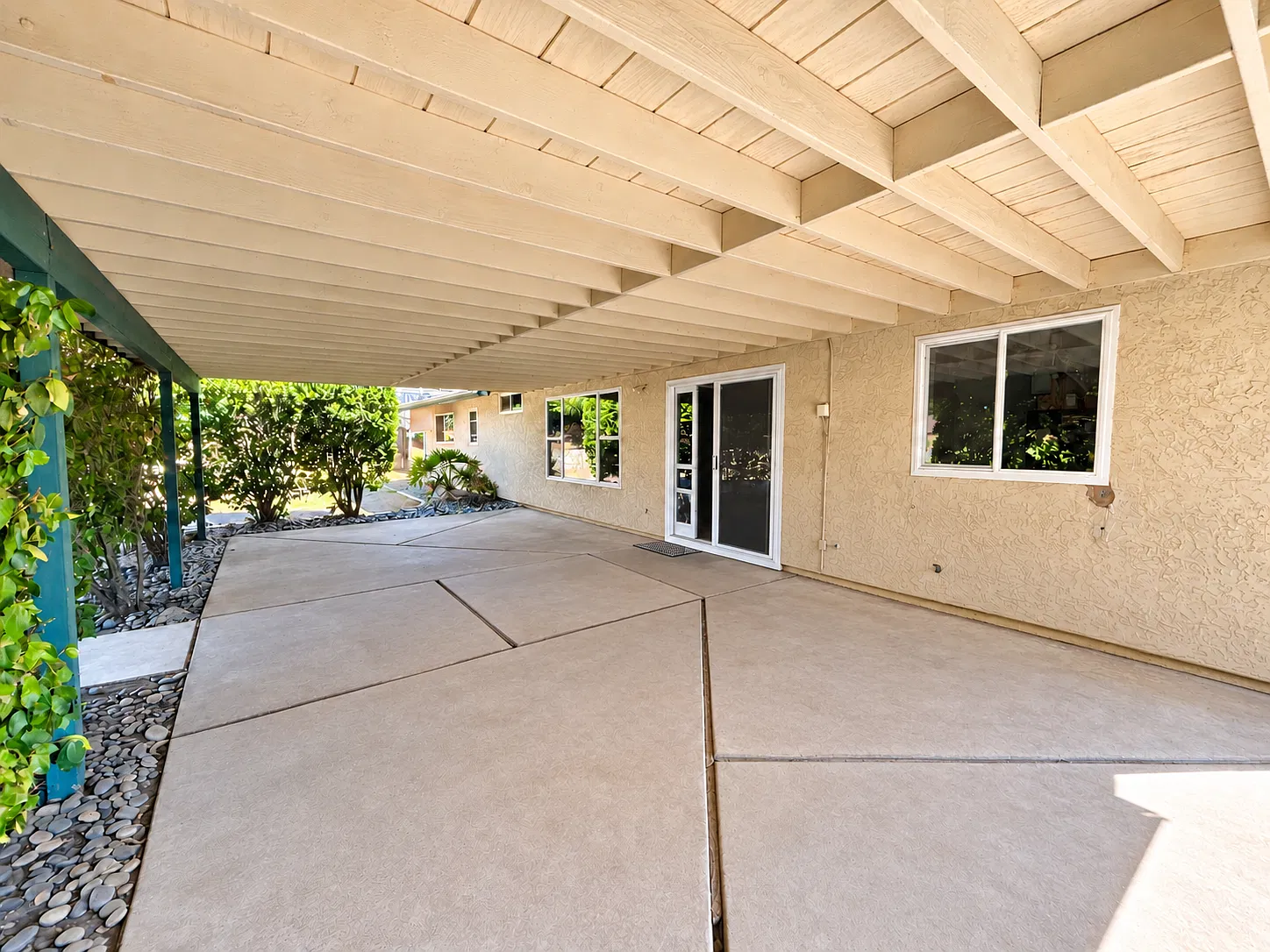 4 bed, 1582 sqft, $3,995 — Photo 3