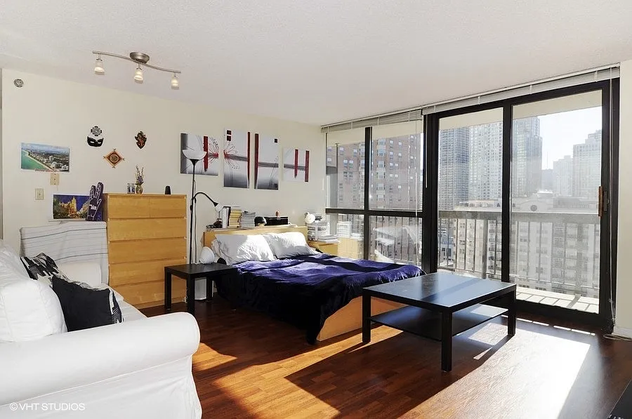 Building Photo - 33 W Delaware Pl #20E