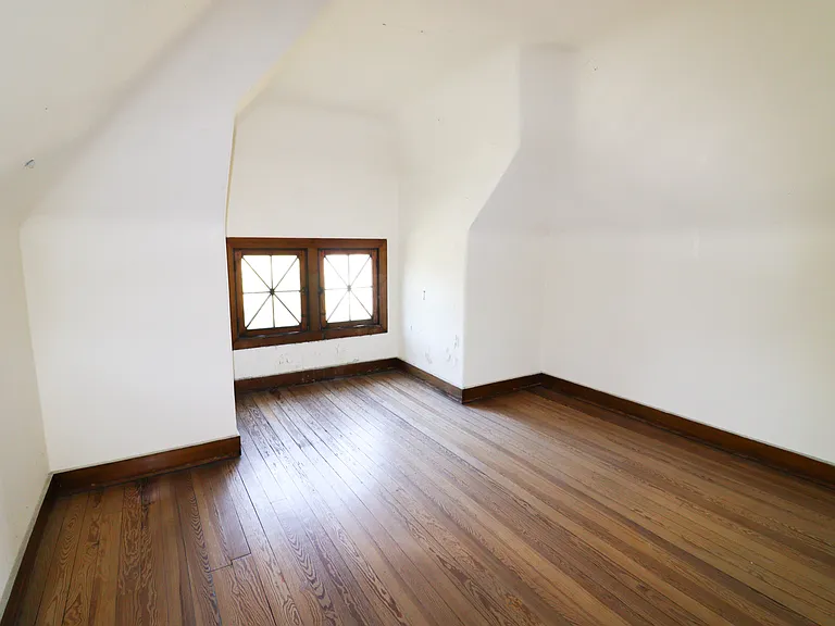 2626 Eden Ave — Photo 9