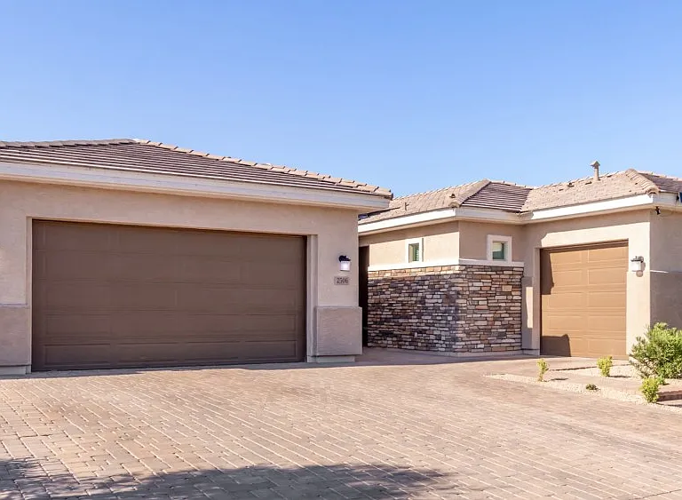 2506 E Pleasant Ln — Photo 11