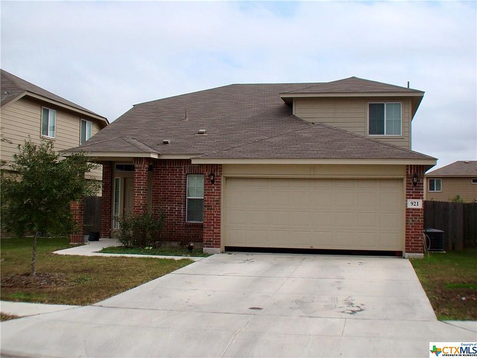 1st image of 921 Darion St