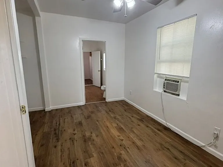 319 N Shasta St — Photo 9