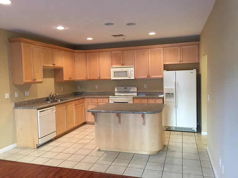 88 N Jackson Ave #203 — Photo 13