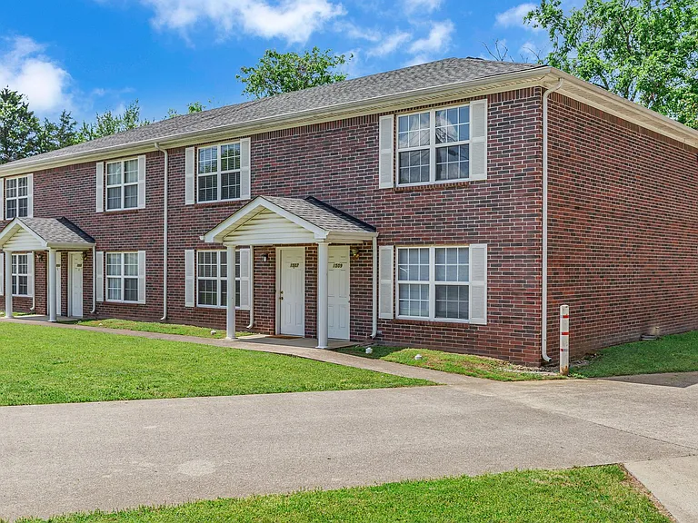 1509 Center Pointe Dr — Photo 1