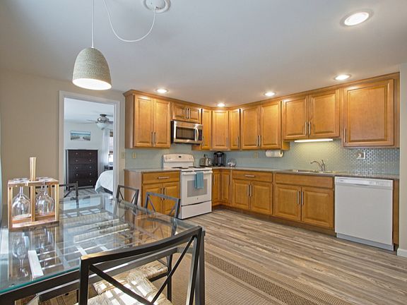 4th image of 123 S Railroad St #A