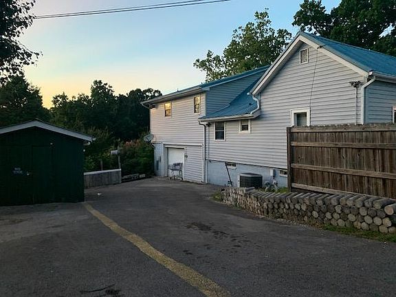 3rd image of 129 Henry Ave