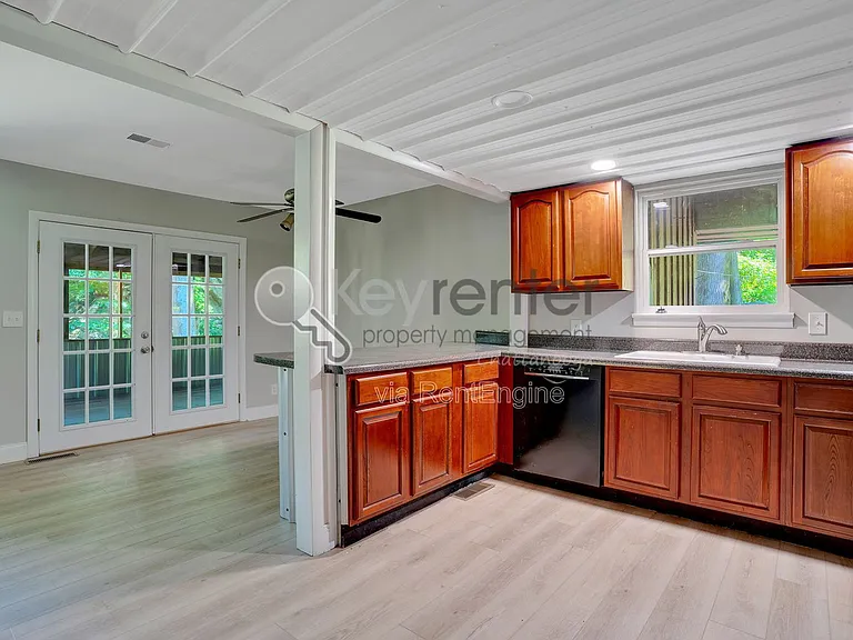 1461 Palisades Rd — Photo 9