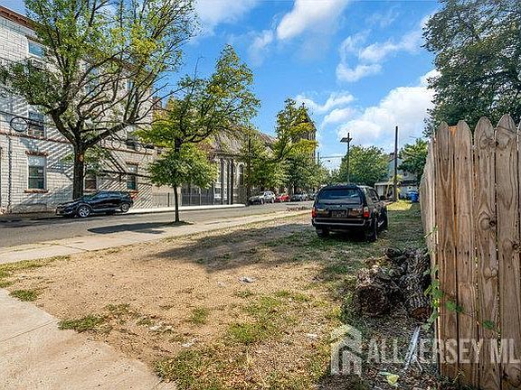 5th image of 101-103 Sherman Ave
