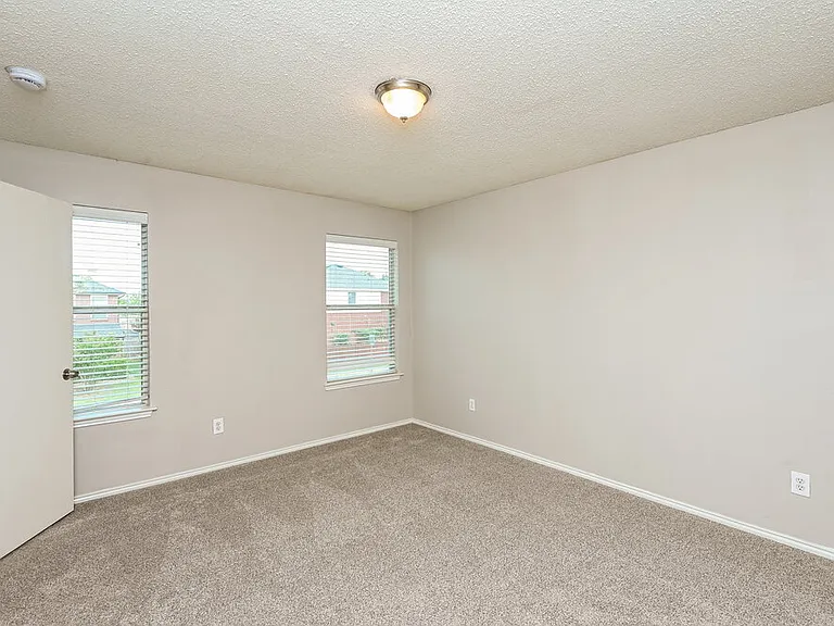 949 Canary Dr — Photo 13