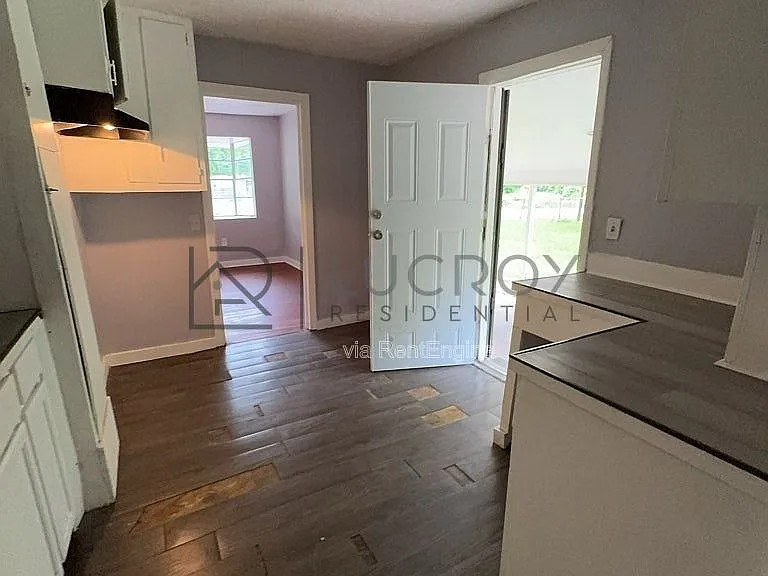 2829 Comfort St — Photo 5