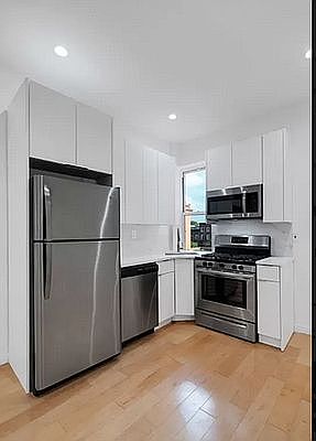 2nd image of 252 Madison St