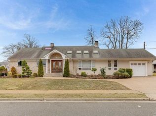 67 Clinton Pl, Massapequa, NY 11758