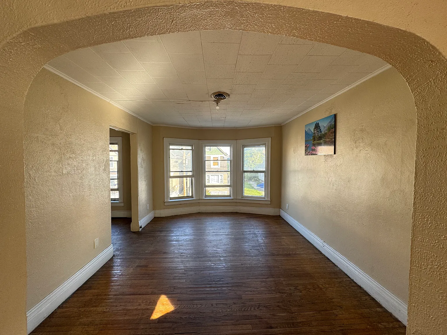 3 bed, 1250 sqft, $1,350 — Photo 1