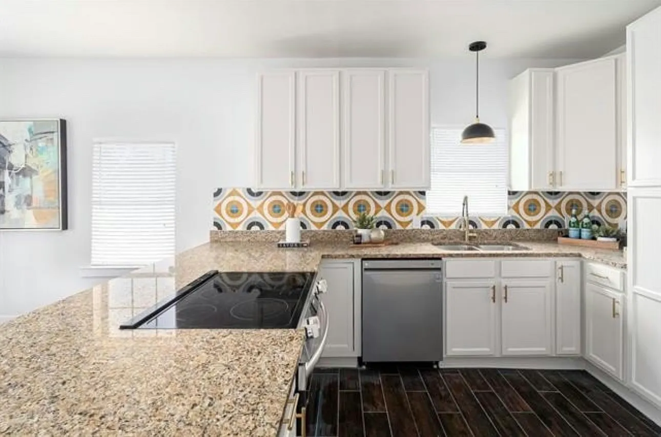 2 bed, 1016 sqft, $2,100 — Photo 4