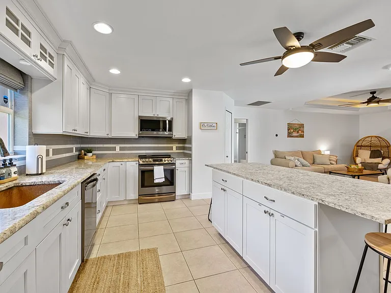 2309 SW 27th St — Photo 30