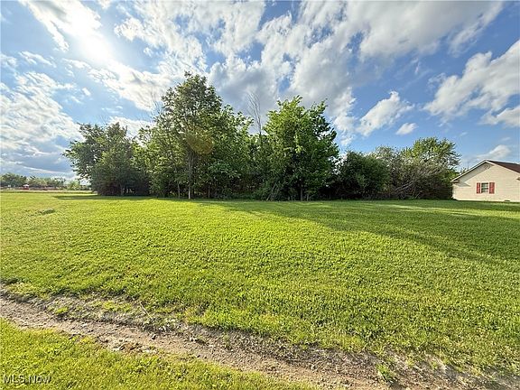5th image of 49556 Foxwood Ln