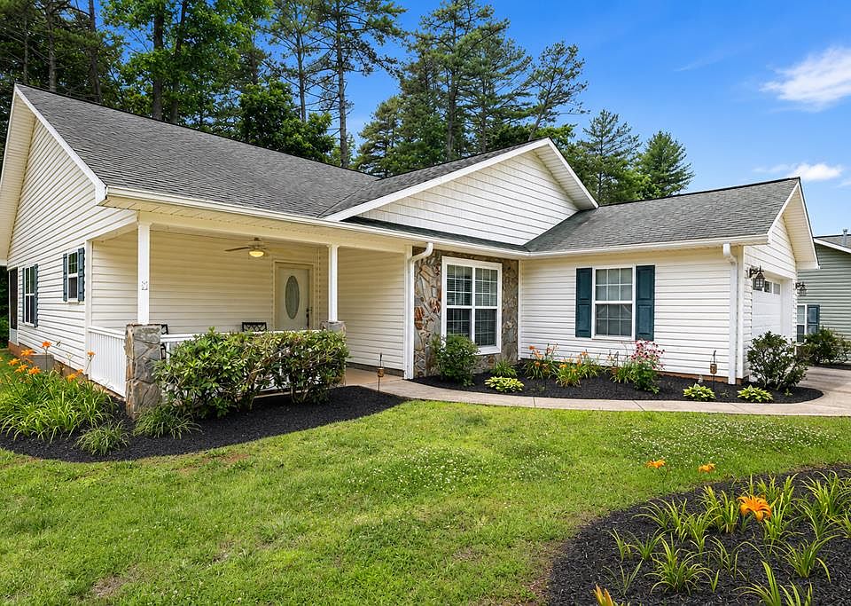 1st image of 17 Coventry Cir E