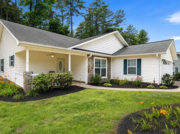17 Coventry Cir E, Franklin, NC 28734