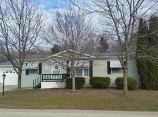 8567 Springwood Ct, Roscoe, IL 61073