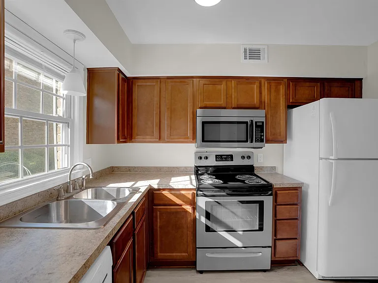 3700 Bush River Rd #K6 — Photo 10