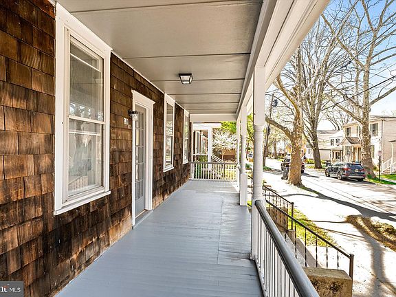 4th image of 10 Lytle St APT 1