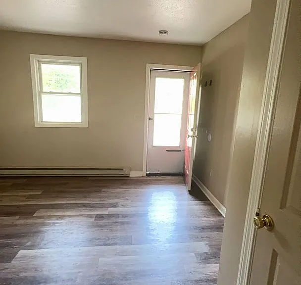 434 Russell Rd — Photo 2