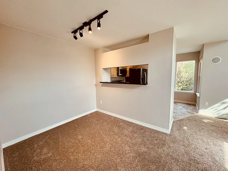 1141 James Ct — Photo 6