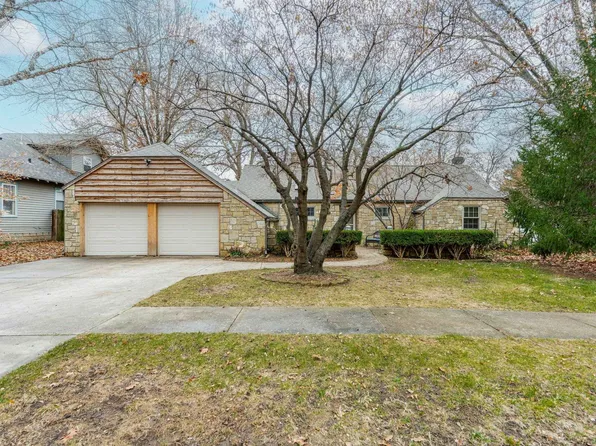 1305 E 10th Ave, Winfield, KS 67156