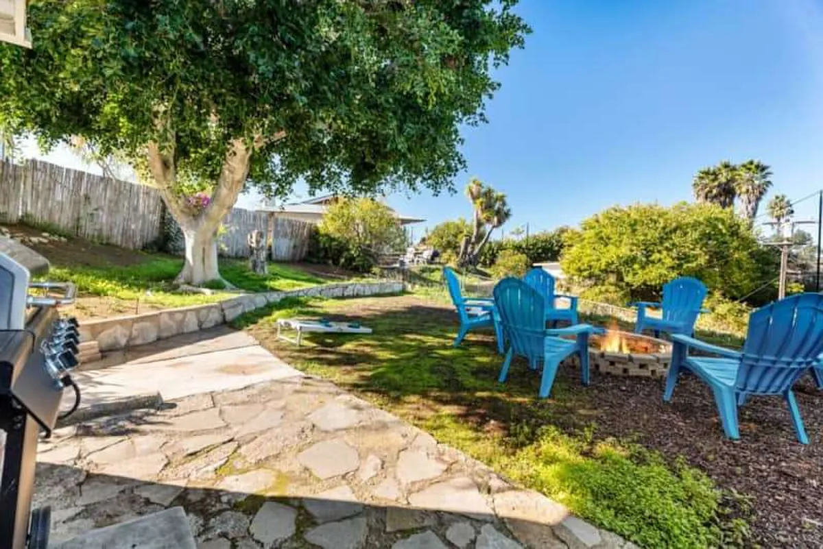 Building Photo - Lado De Loma Dr